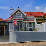 OYO 90255 Villa Cipendawa Md28 Cianjur