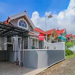 OYO 90255 Villa Cipendawa Md28 Cianjur