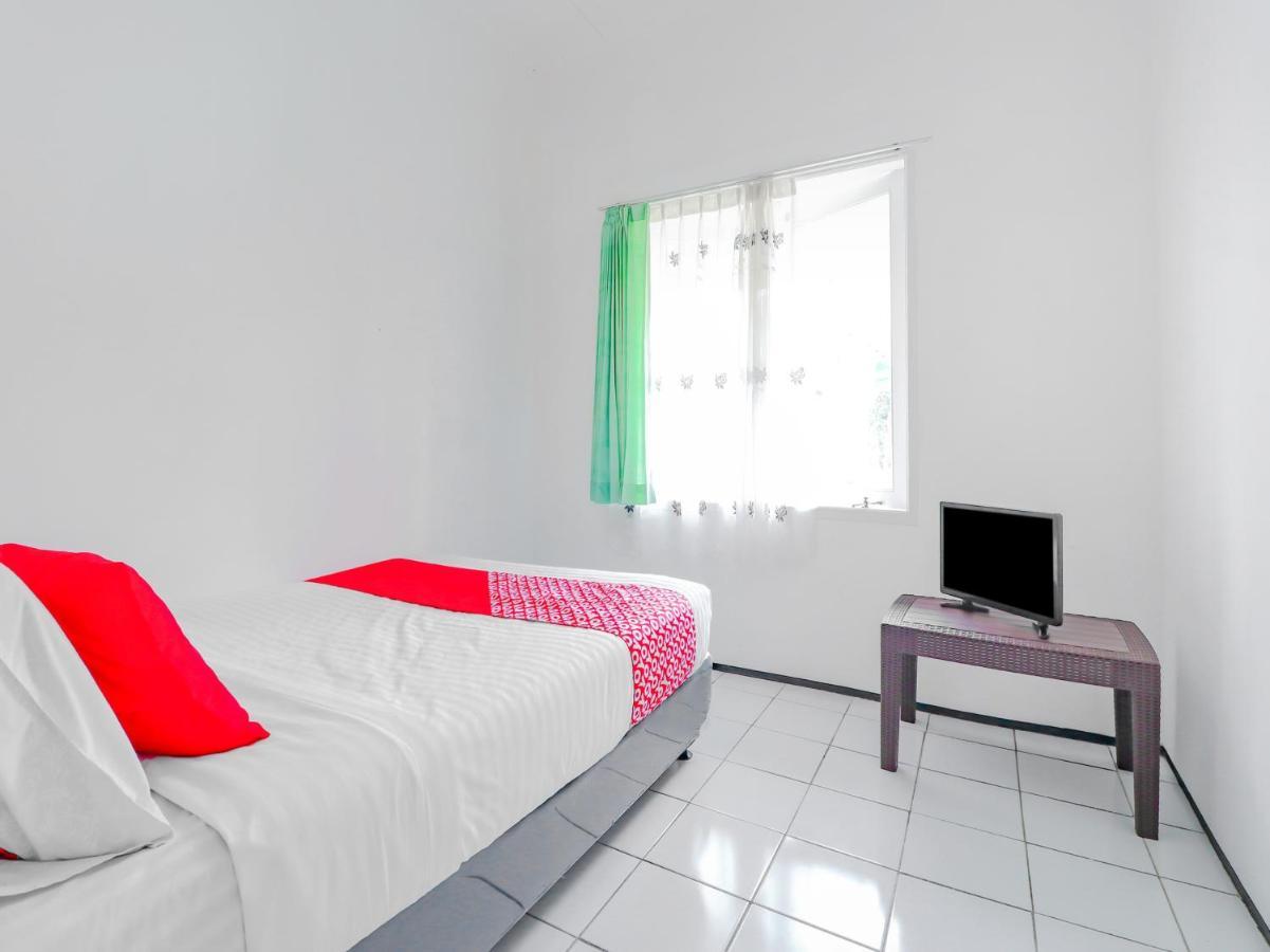 Oyo 90255 Cipendawa Md28 Hotel 2*